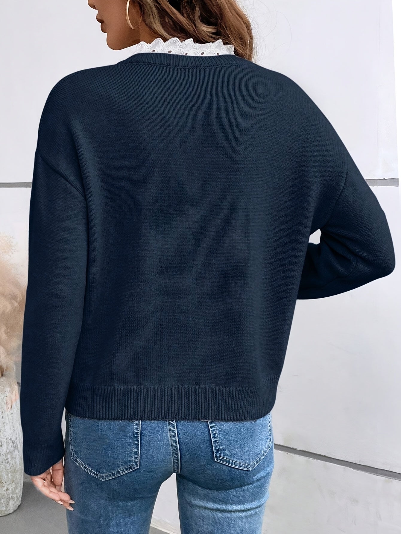 Maelis – Sweater with Lace Detail