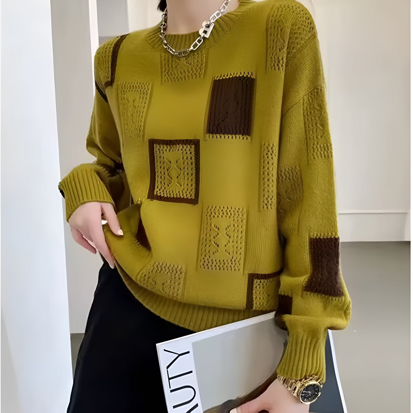 Reyana - Flattering Timeless Pullover