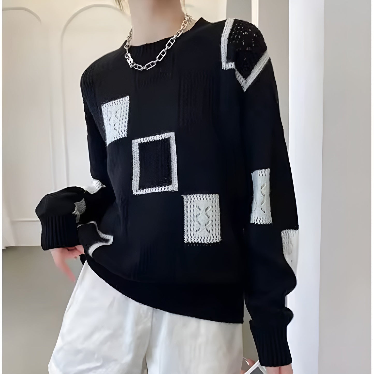 Reyana - Flattering Timeless Pullover