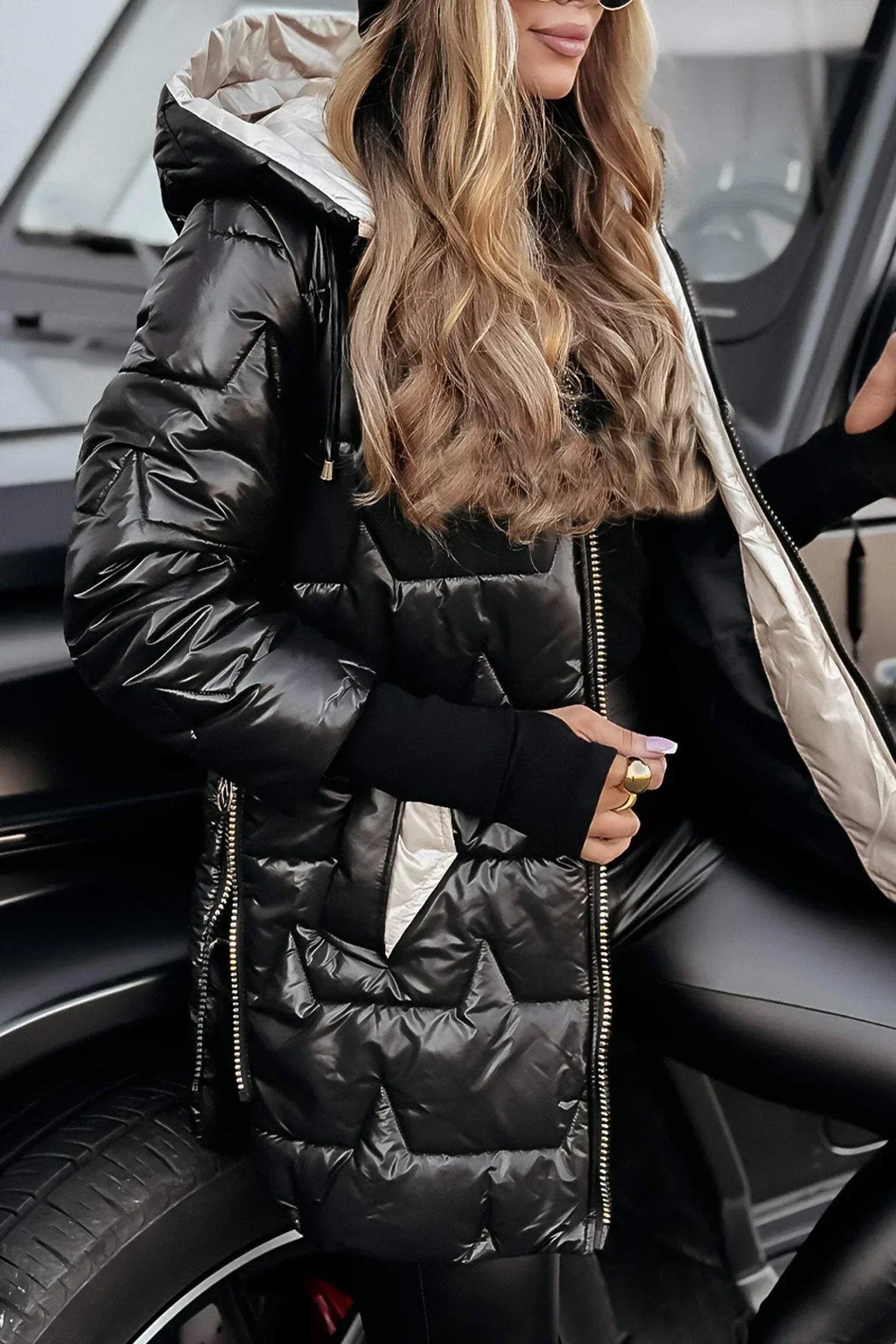 Sue – Elegant winter coat with hood and padding
