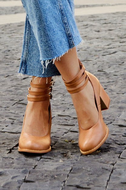 Casilda | Smooth Sandals with Ankle Strap and Thick Sole