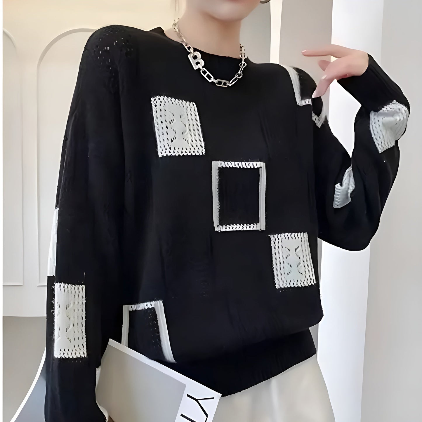 Reyana - Flattering Timeless Pullover